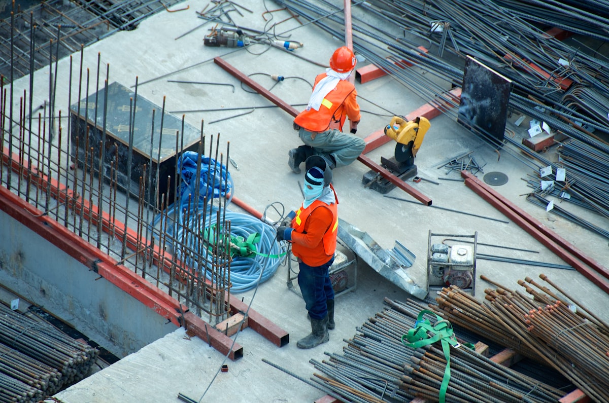 Planos y casco de construcción